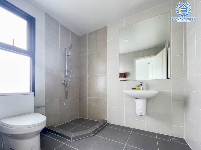 *****บ้านเดี่ยวมือสองกรุงเทพฯ ม.แกรนด์ บริทาเนีย วงแหวน-รามอินทรา #หลังมุม เนื้อที่กว้างขวางสุดถึง 64.6 ตร.ว. ฟังก์ชัน 4 ห้องนอน 5 ห้องน้ำ 2 ที่จอดรถ บ้านใหม่พร้อมอยู่ ไม่เคยเข้า บนทำเลเดินทางสะดวก ติดถนนกาจนาภิเษก ใกล้รถไฟฟ้าสายสีเขียว "สถานีคูคต" และทางด่วน